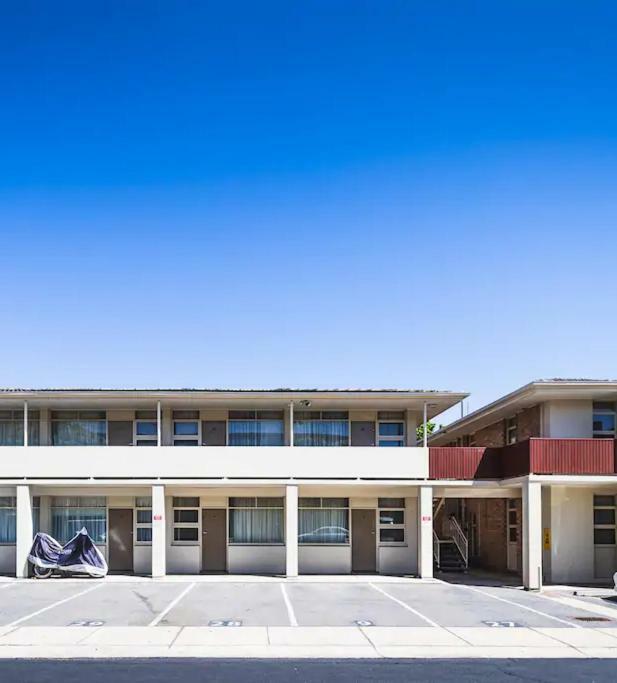 Glenelg Beach Gateway Studio Apartment Exterior photo